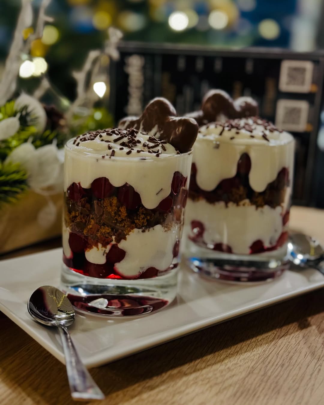 Kirsch-Dessert im Glas