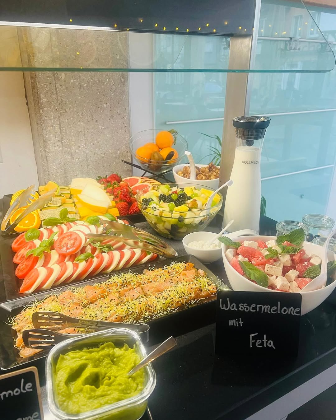 Buffet mit Wassermelone-Feta und Früchten